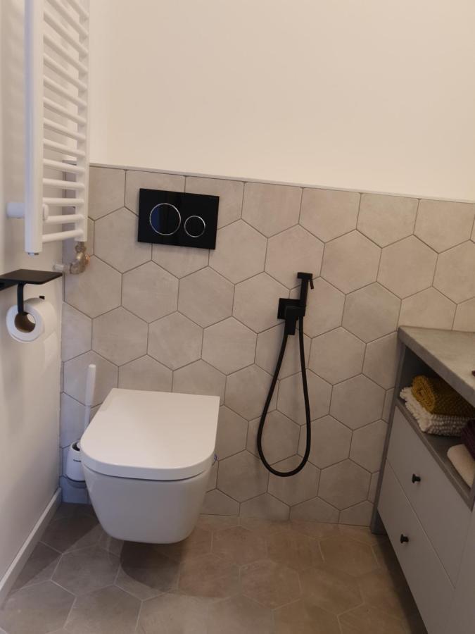 Modern Top Floor Loft With Balcony บูดาเปสต์ ภายนอก รูปภาพ