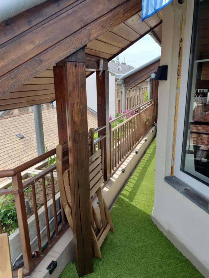 Modern Top Floor Loft With Balcony บูดาเปสต์ ภายนอก รูปภาพ