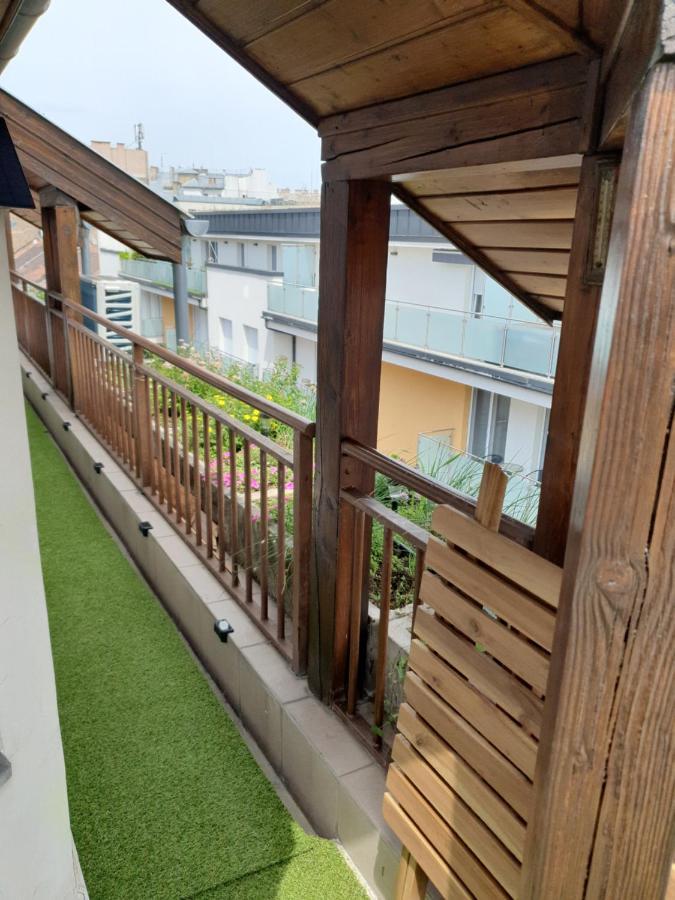 Modern Top Floor Loft With Balcony บูดาเปสต์ ภายนอก รูปภาพ