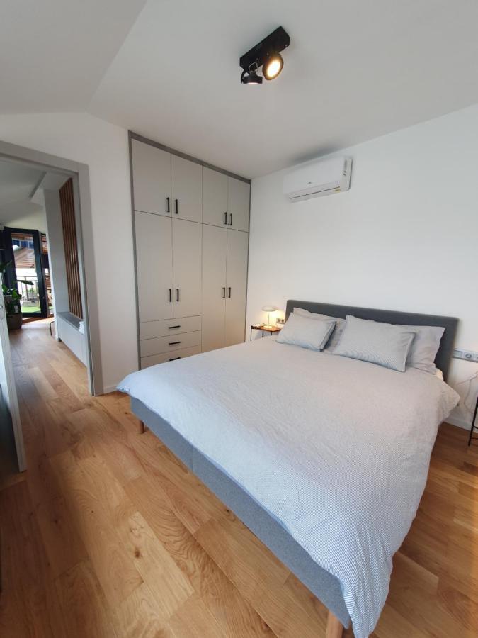 Modern Top Floor Loft With Balcony บูดาเปสต์ ภายนอก รูปภาพ